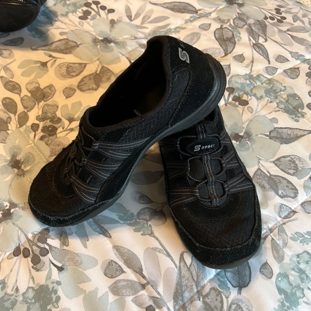 Skechers black shoes